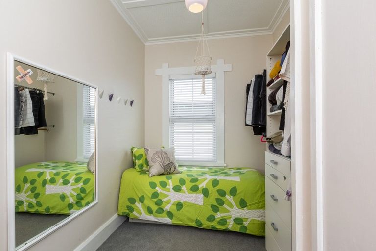 Photo of property in 18 Chaucer Road, Hospital Hill, Napier, 4110