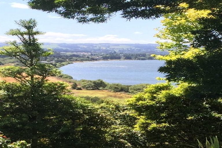 Photo of property in 5 Naera Place, Kawaha Point, Rotorua, 3010