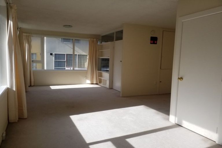 Photo of property in Churchill Flats, 213 The Terrace, Wellington Central, Wellington, 6011