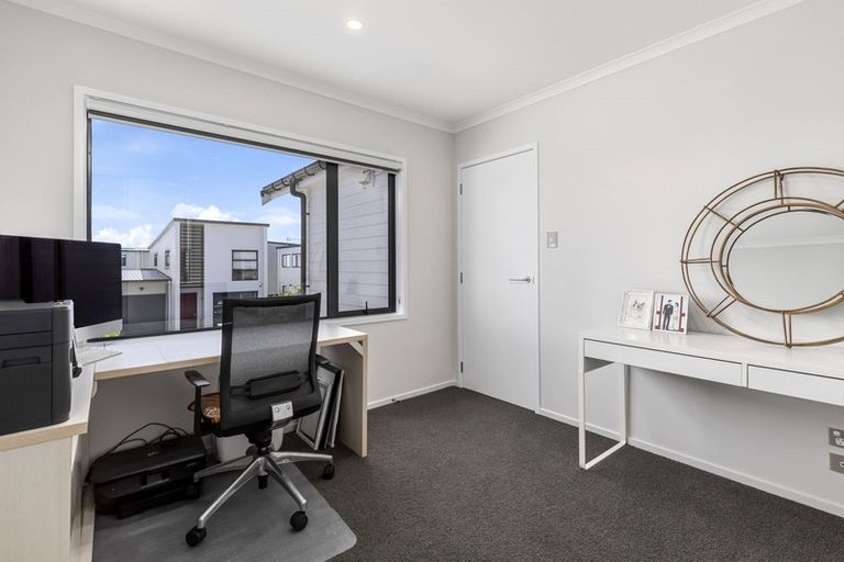 Photo of property in 17 Sacred Kingfisher Road, Hobsonville, Auckland, 0616