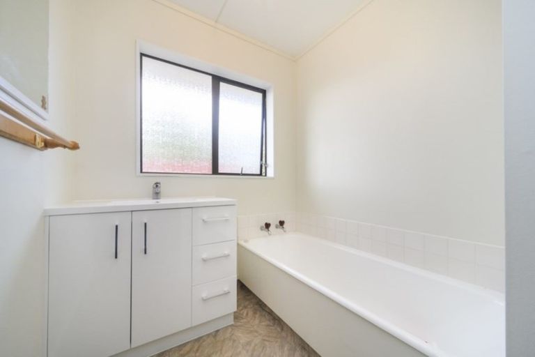 Photo of property in 46 Acacia Street, Kelvin Grove, Palmerston North, 4414