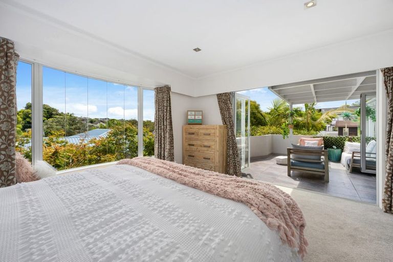 Photo of property in 1/22 Sandown Road, Rothesay Bay, Auckland, 0630