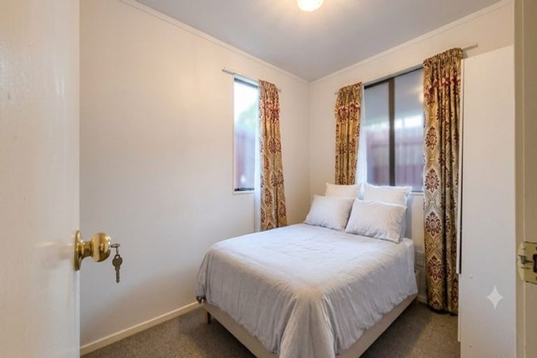 Photo of property in 17 Faram Place, Massey, Auckland, 0614