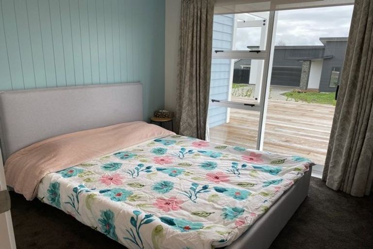 Photo of property in 17 Regent Street, Martinborough, 5711