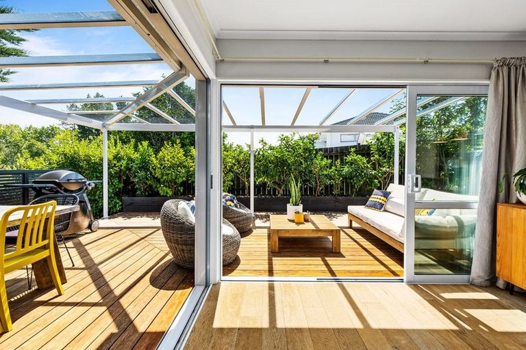 Photo of property in 1 Rapaki Place, Te Atatu Peninsula, Auckland, 0610