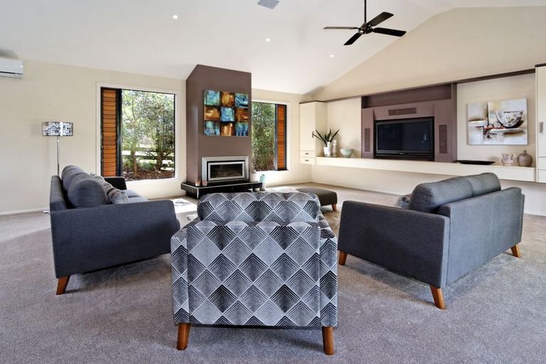 Photo of property in 97 Shaw Road, Oratia, Auckland, 0604