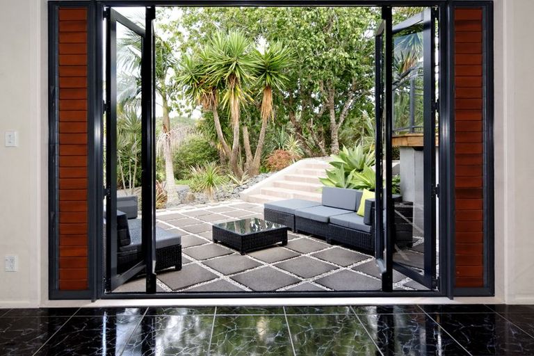 Photo of property in 97 Shaw Road, Oratia, Auckland, 0604