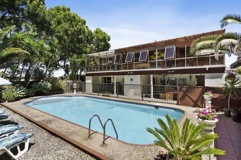 Photo of property in 36 Cascades Road, Pakuranga Heights, Auckland, 2010