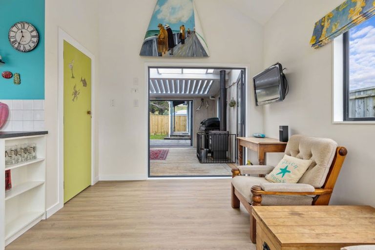 Photo of property in 22 Pinedale Crescent, Riversdale Beach, Masterton, 5872