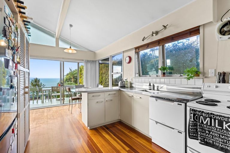 Photo of property in 278 Whangaparaoa Road, Red Beach, 0932