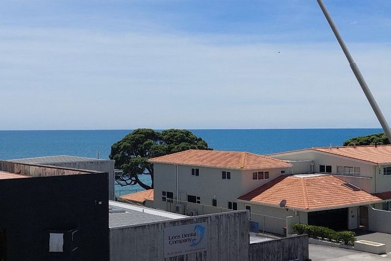 Photo of property in Devonport Apartments, 35/127 Saint Aubyn Street, New Plymouth, 4310