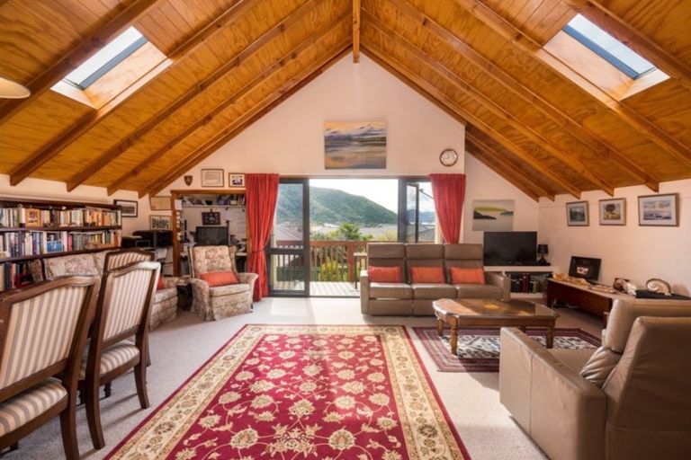 Photo of property in 8 Admiralty Place, Waikawa, Picton, 7220