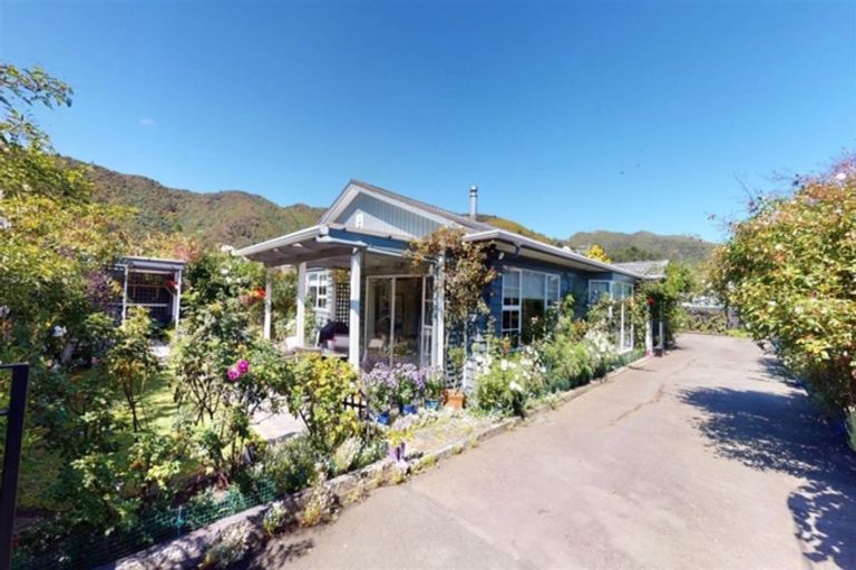 Photo of property in 14a Norton Park Avenue, Fairfield, Lower Hutt, 5011