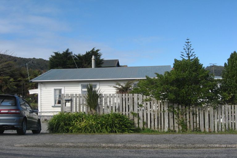 Photo of property in 44 Hall Street, Cobden, Greymouth, 7802