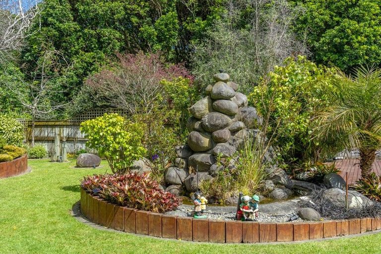 Photo of property in 17 Edgewater Street, Waikanae, 5036