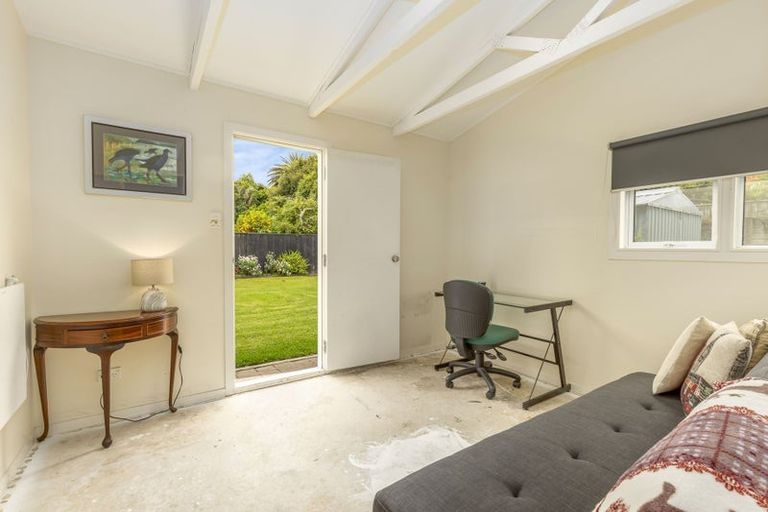 Photo of property in 261 Te Moana Road, Waikanae, 5036