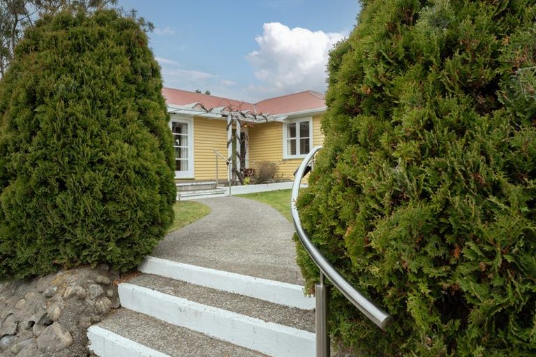Photo of property in 1 Tainui Terrace, Tawa, Wellington, 5028