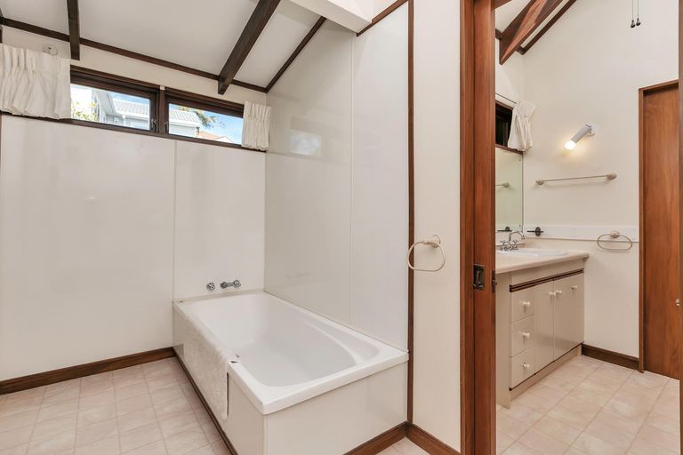 Photo of property in 7 Galaxy Drive, Mairangi Bay, Auckland, 0630