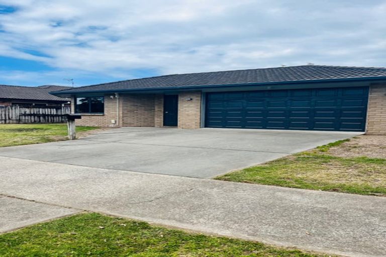 Photo of property in 25 Grabella Place, Papamoa Beach, Papamoa, 3118