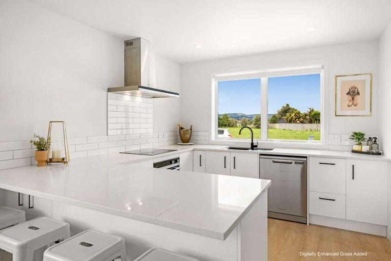 Photo of property in 7 Magnolia Lane, Kelvin Grove, Palmerston North, 4414