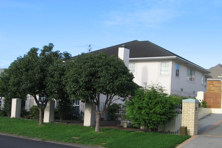 Photo of property in 10 Haven Crest, Somerville, Auckland, 2014