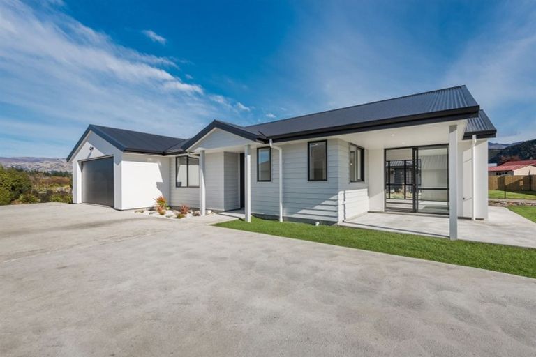 Photo of property in 12 Hebbard Court, Albert Town, Wanaka, 9305