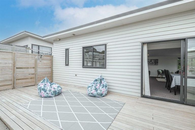 Photo of property in 106b Glanmire Road, Newlands, Wellington, 6037