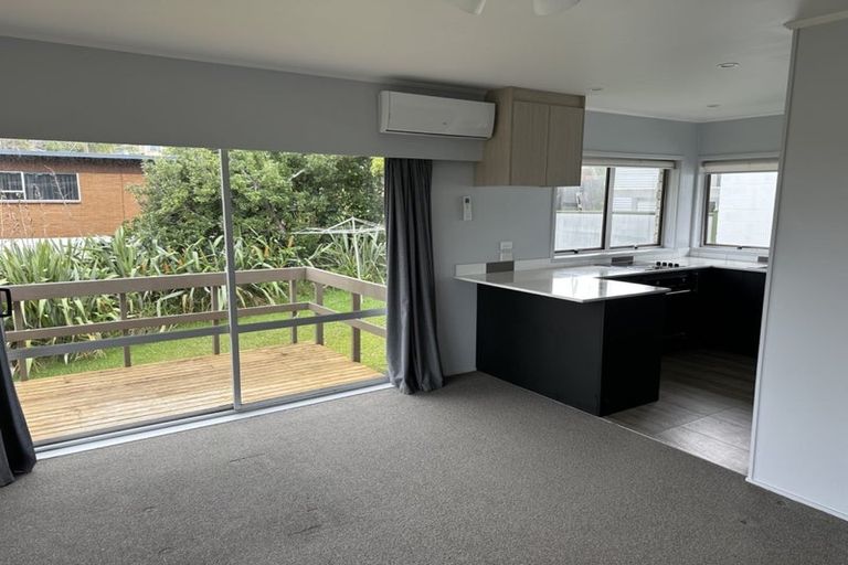 Photo of property in 2/45 Knightsbridge Drive, Forrest Hill, Auckland, 0620