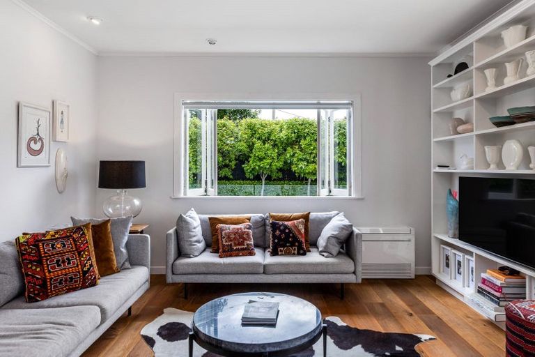 Photo of property in 16 Rossgrove Terrace, Mount Albert, Auckland, 1025