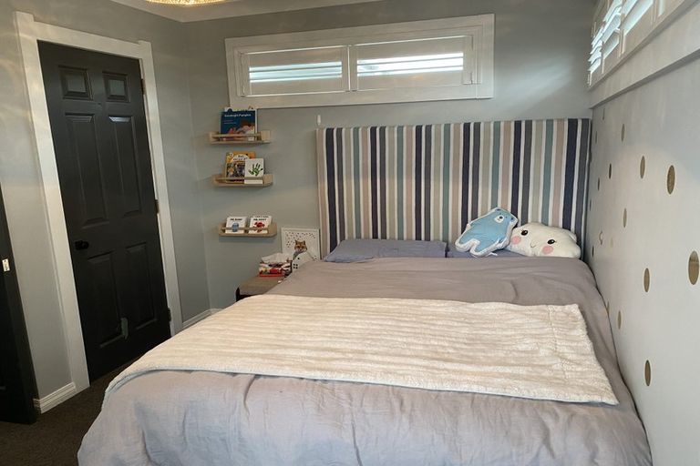 Photo of property in 1/27 Onewa Road, Northcote, Auckland, 0627