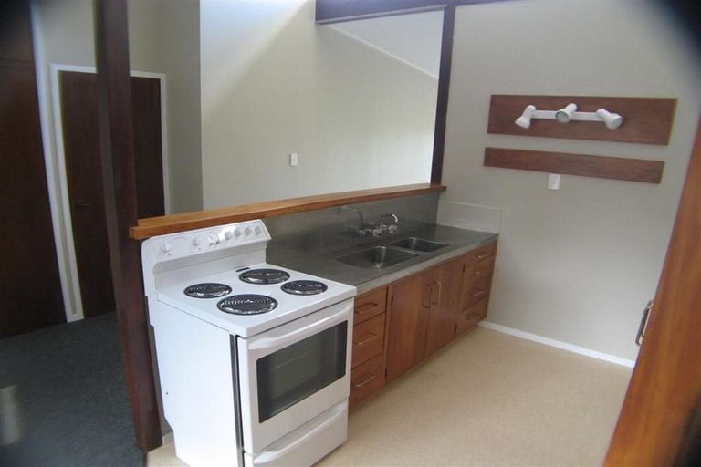 Photo of property in 2/135 Glenfield Road, Hillcrest, Auckland, 0626