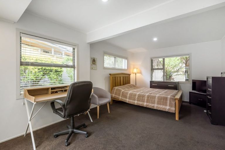 Photo of property in 2/23 Parr Terrace, Castor Bay, Auckland, 0620