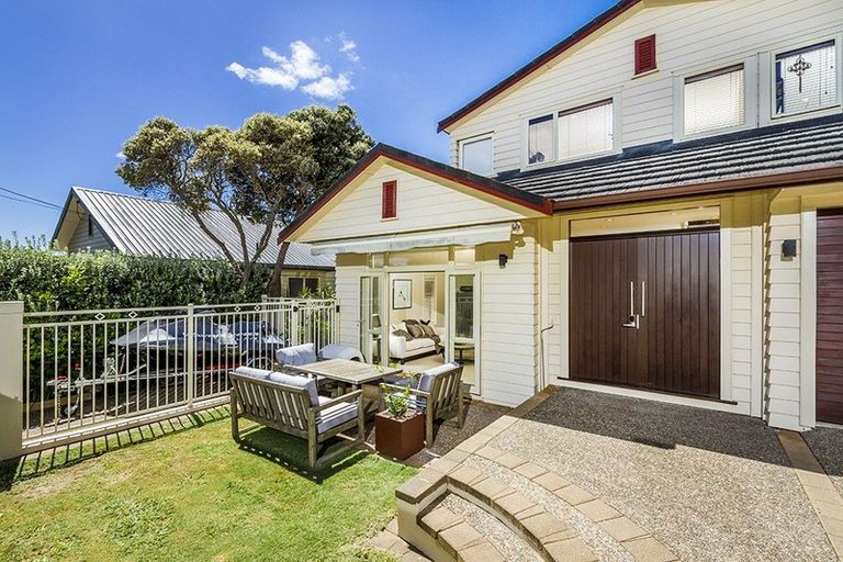 Photo of property in 25 Ocean View Road, Milford, Auckland, 0620