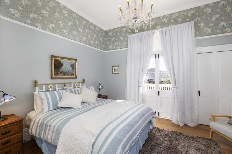 Photo of property in 5 Taranaki Street, Picton, 7220