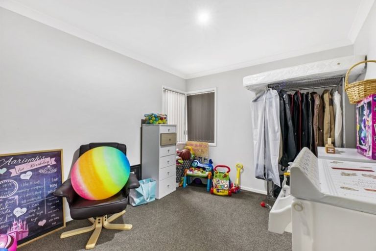 Photo of property in 92 Popokatea Drive, Takanini, 2112