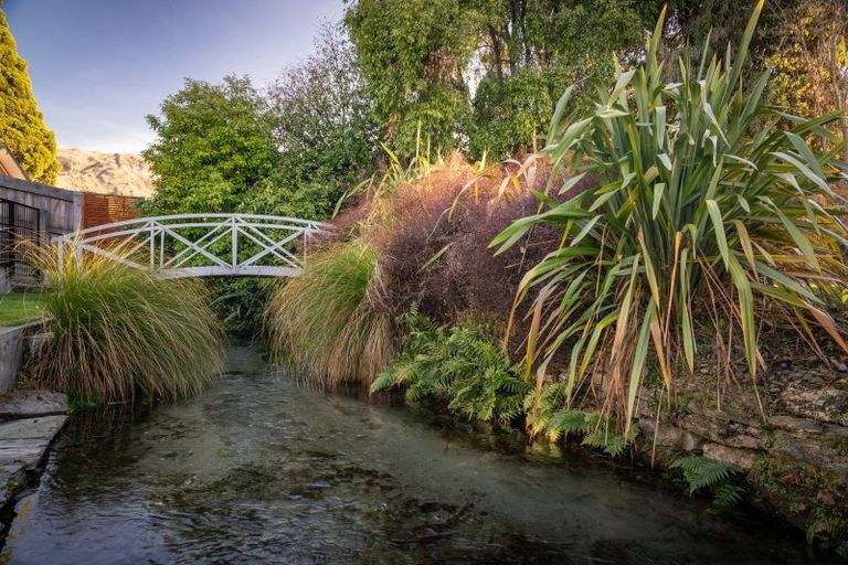 Photo of property in 12 Sycamore Place, Wanaka, 9305