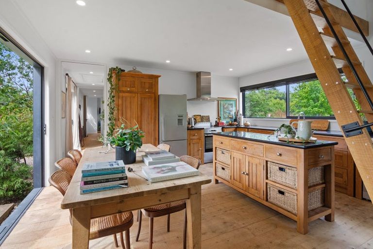 Photo of property in 2 Laly Haddon Place, Matakana, 0985