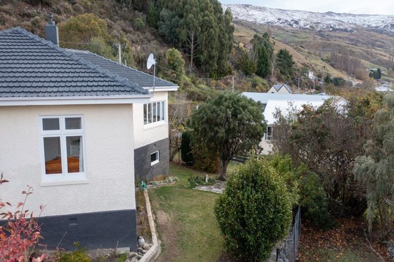 Photo of property in 34 Branxholm Street, Roxburgh, 9500