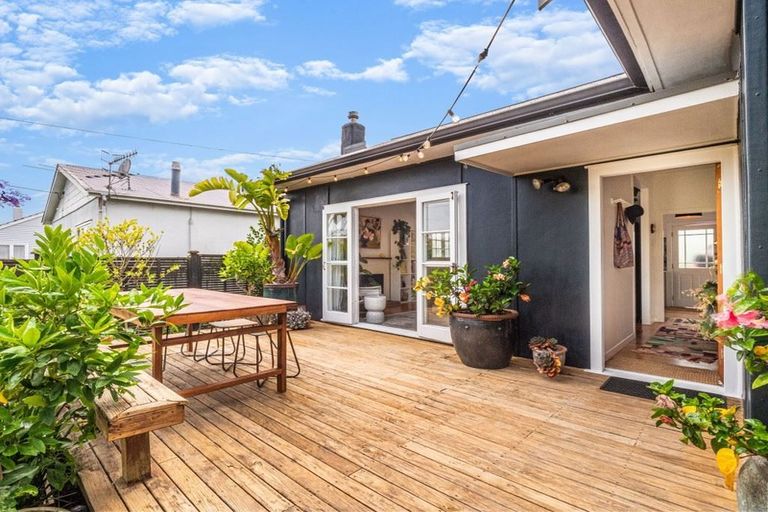 Photo of property in 1/92 Eversleigh Road, Belmont, Auckland, 0622