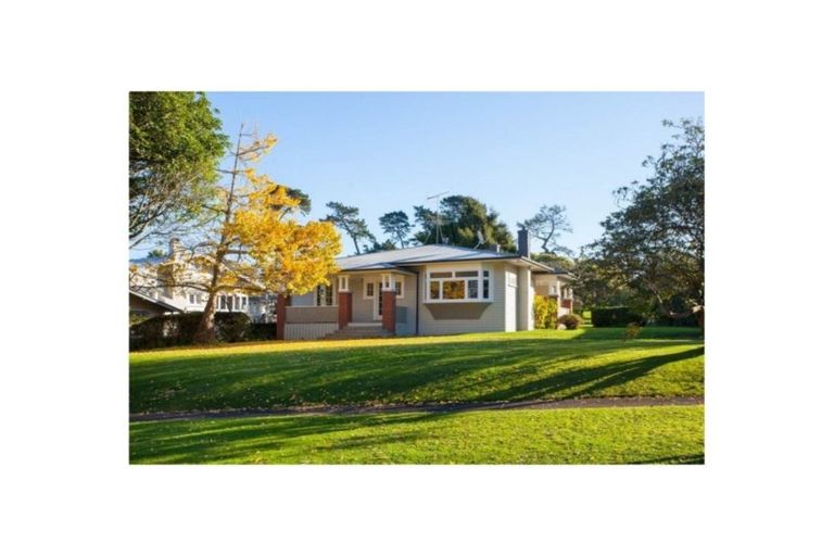 Photo of property in 49 Maungakiekie Avenue, Greenlane, Auckland, 1051