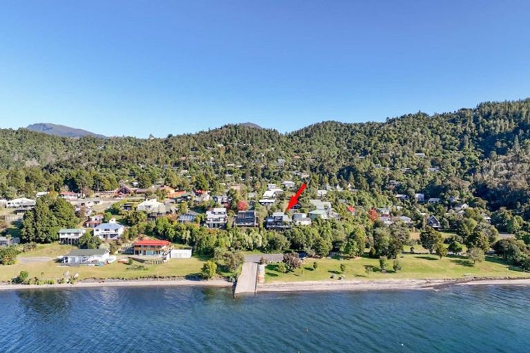 Photo of property in 21 Waiparemo Crescent, Pukawa Bay, Turangi, 3381