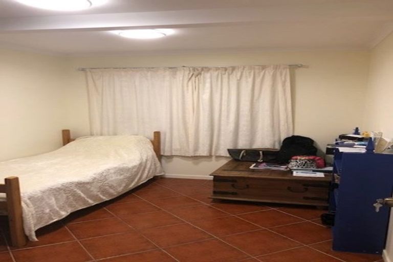 Photo of property in 2/215 Eskdale Road, Birkenhead, Auckland, 0626