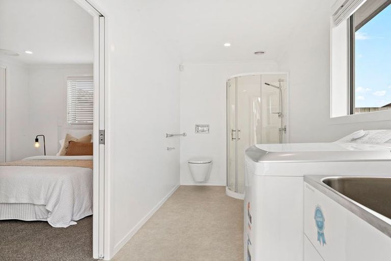 Photo of property in 21 Eric Farley Drive, Kumeu, 0810