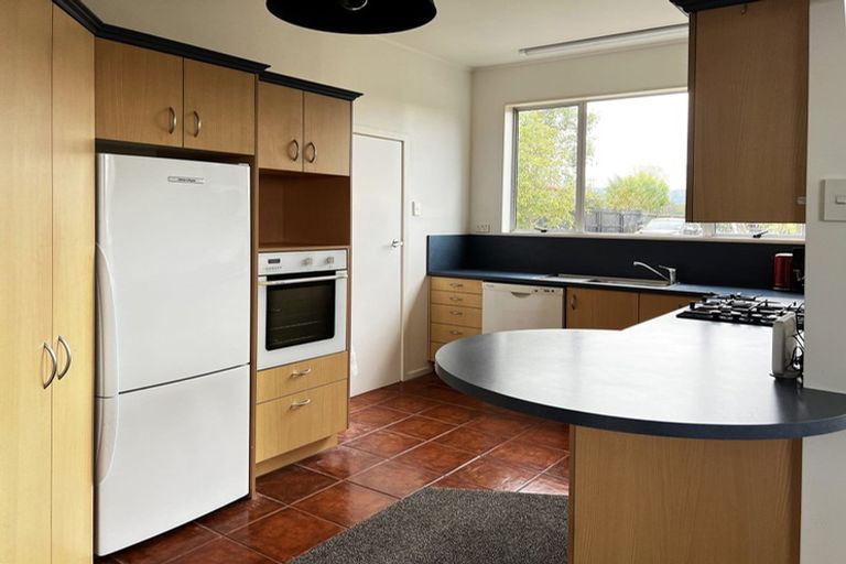 Photo of property in 60 Timaru Road, Waimate, 7924