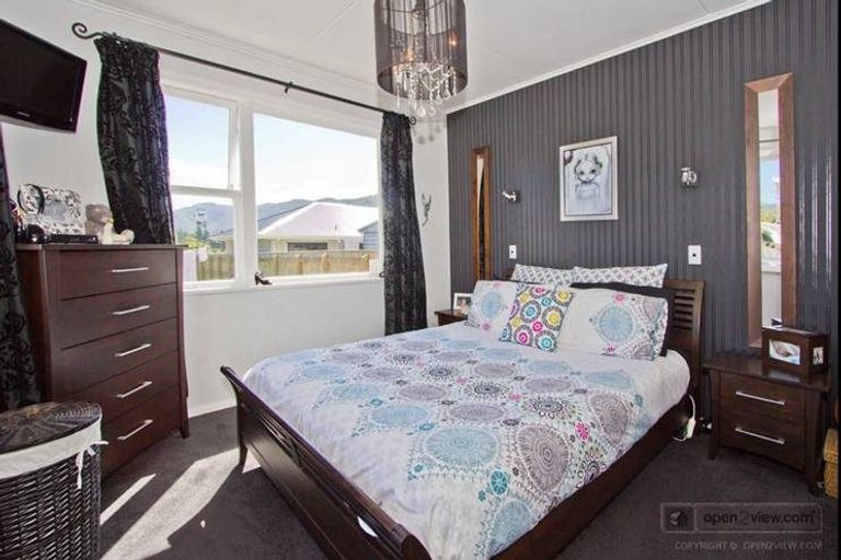 Photo of property in 26 Wainuiomata Road, Wainuiomata, Lower Hutt, 5014