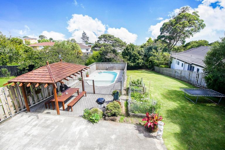 Photo of property in 87 Golf Road, New Lynn, Auckland, 0600