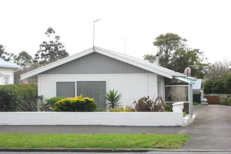 Photo of property in 2/311 Carrington Street, Vogeltown, New Plymouth, 4310