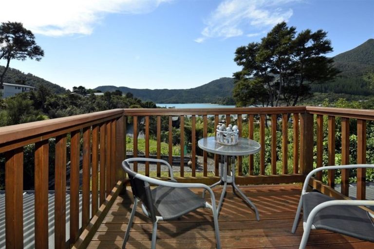 Photo of property in 5 Kaimiko Place, Okiwi Bay, 7193