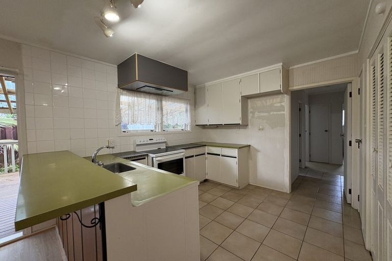Photo of property in 54 Beechdale Crescent, Pakuranga Heights, Auckland, 2010