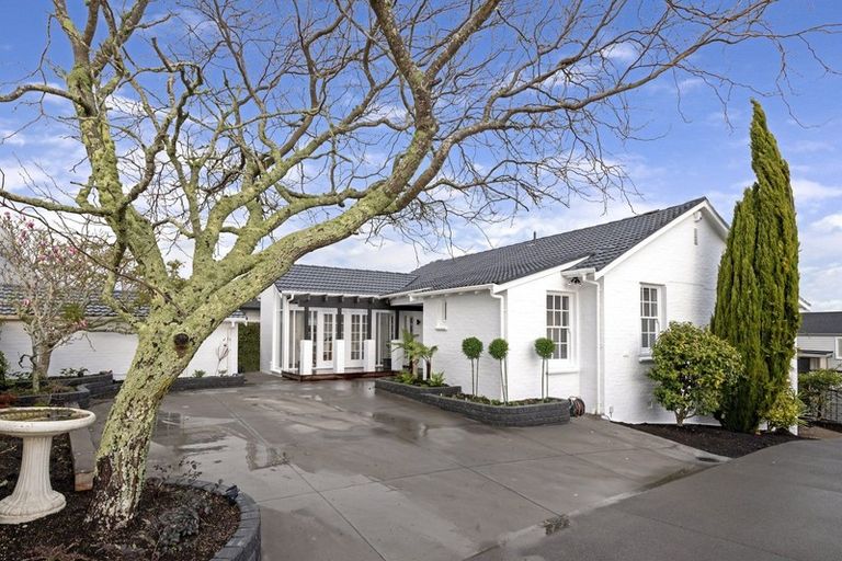 Photo of property in 72 Mellons Bay Road, Mellons Bay, Auckland, 2014